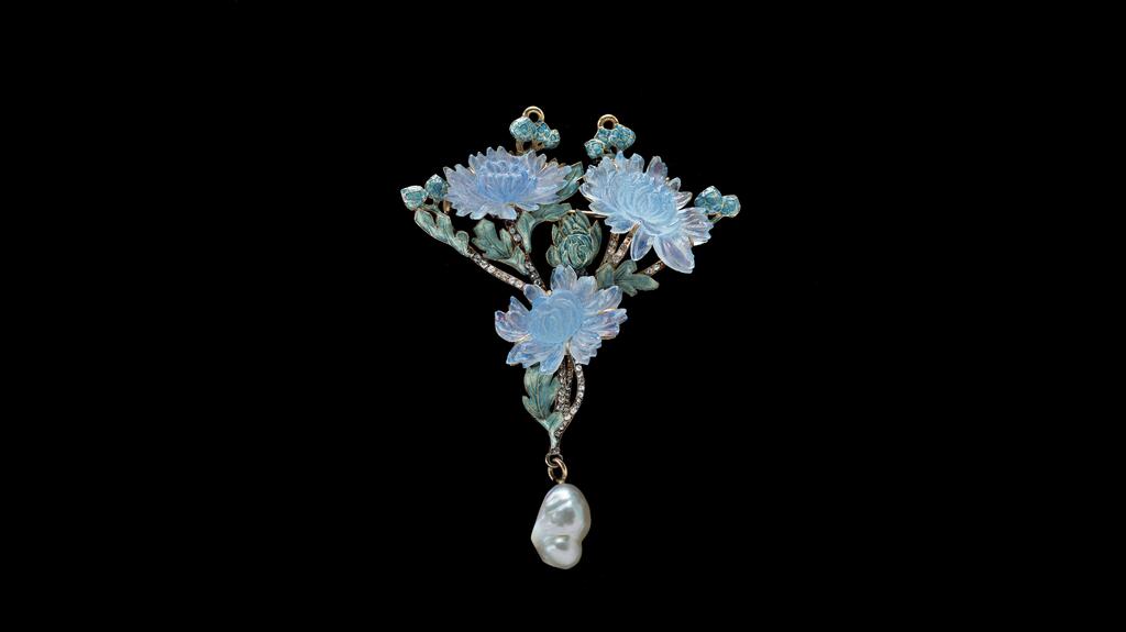 Rene Lalique chrysanthemum brooch