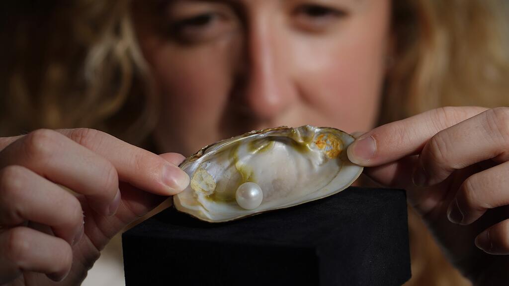 Ruth Davis with the Abernethy Pearl